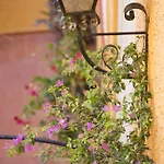 Loreto بيت ضيافة 4*